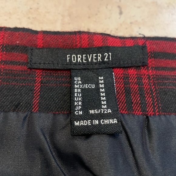 Forever 21 Red & Black Plaid Mini Skirt with O-Ring Zipper - Size Medium - Picture 4 of 6